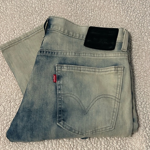 Skinny lightwash Levis - Picture 1 of 12